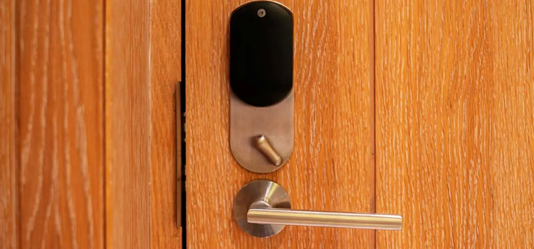 Automatic Locking Door Knob Rodeo